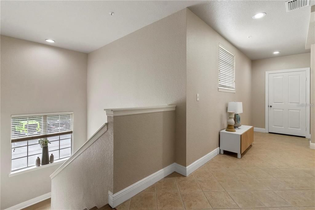 For Sale: $335,000 (3 beds, 3 baths, 2124 Square Feet)