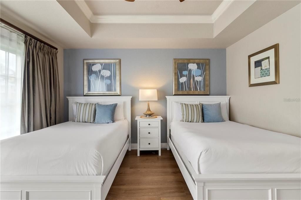 For Sale: $335,000 (3 beds, 3 baths, 2124 Square Feet)