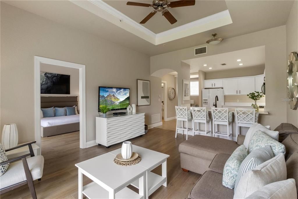For Sale: $335,000 (3 beds, 3 baths, 2124 Square Feet)