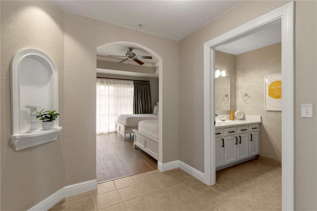For Sale: $335,000 (3 beds, 3 baths, 2124 Square Feet)