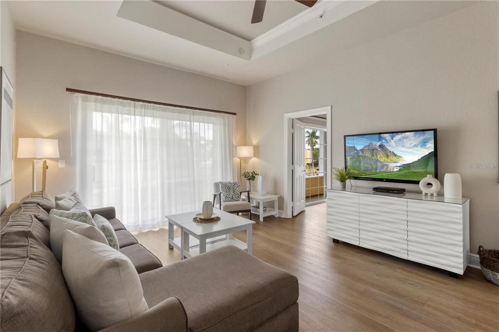 For Sale: $335,000 (3 beds, 3 baths, 2124 Square Feet)