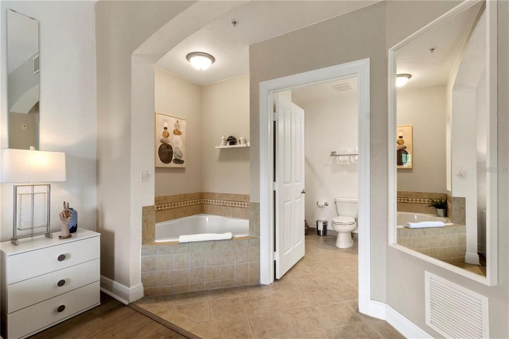 For Sale: $335,000 (3 beds, 3 baths, 2124 Square Feet)