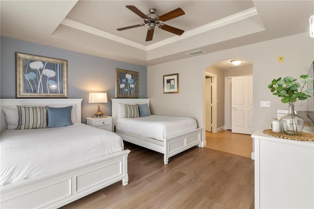For Sale: $335,000 (3 beds, 3 baths, 2124 Square Feet)