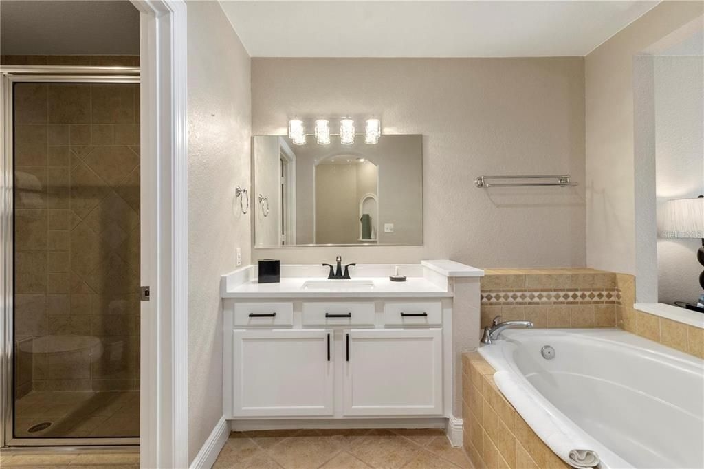 For Sale: $335,000 (3 beds, 3 baths, 2124 Square Feet)