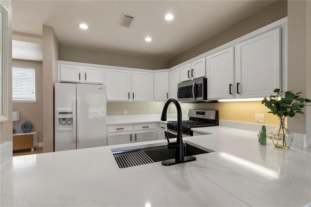 For Sale: $335,000 (3 beds, 3 baths, 2124 Square Feet)