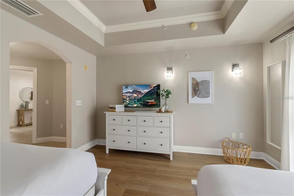 For Sale: $335,000 (3 beds, 3 baths, 2124 Square Feet)