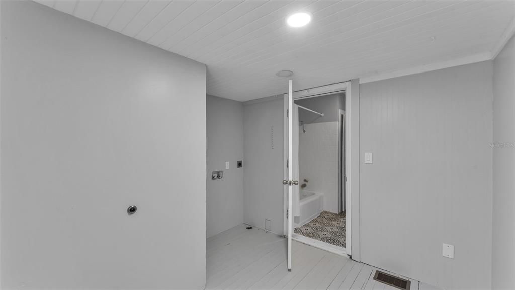 Под контрактом: $439,900 (3 спален, 2 ванн, 1534 Квадратных фут)
