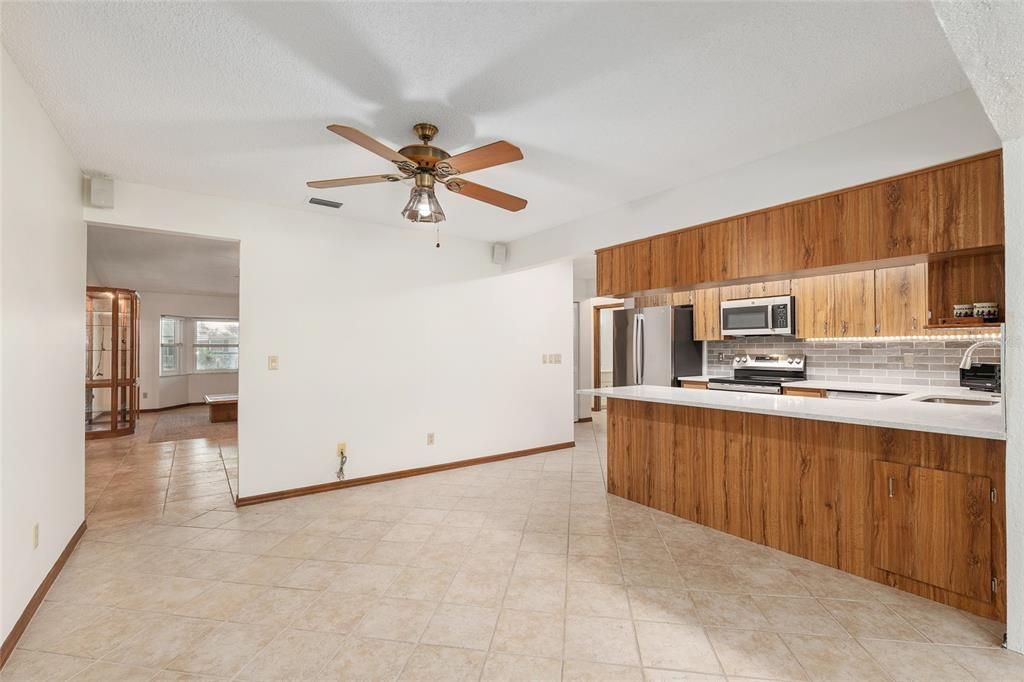 Active With Contract: $189,900 (2 beds, 2 baths, 1887 Square Feet)