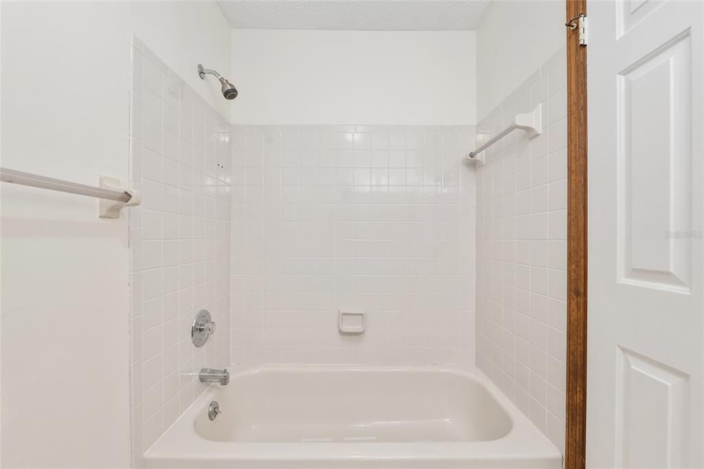 Active With Contract: $189,900 (2 beds, 2 baths, 1887 Square Feet)