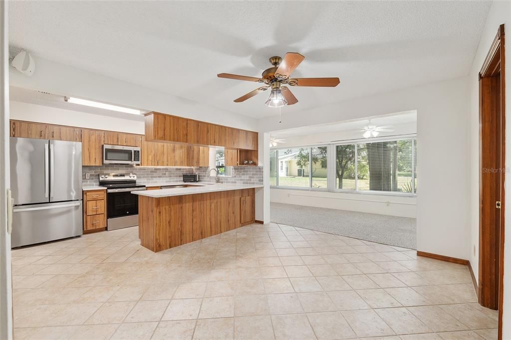 Active With Contract: $189,900 (2 beds, 2 baths, 1887 Square Feet)
