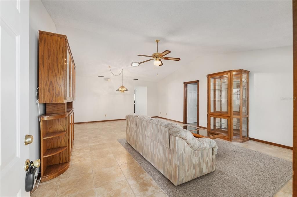 Active With Contract: $189,900 (2 beds, 2 baths, 1887 Square Feet)