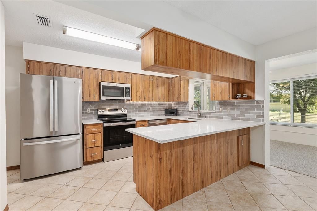 Active With Contract: $189,900 (2 beds, 2 baths, 1887 Square Feet)