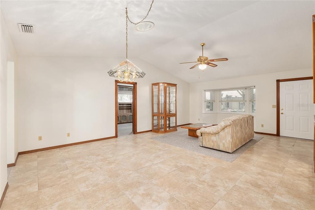 Active With Contract: $189,900 (2 beds, 2 baths, 1887 Square Feet)