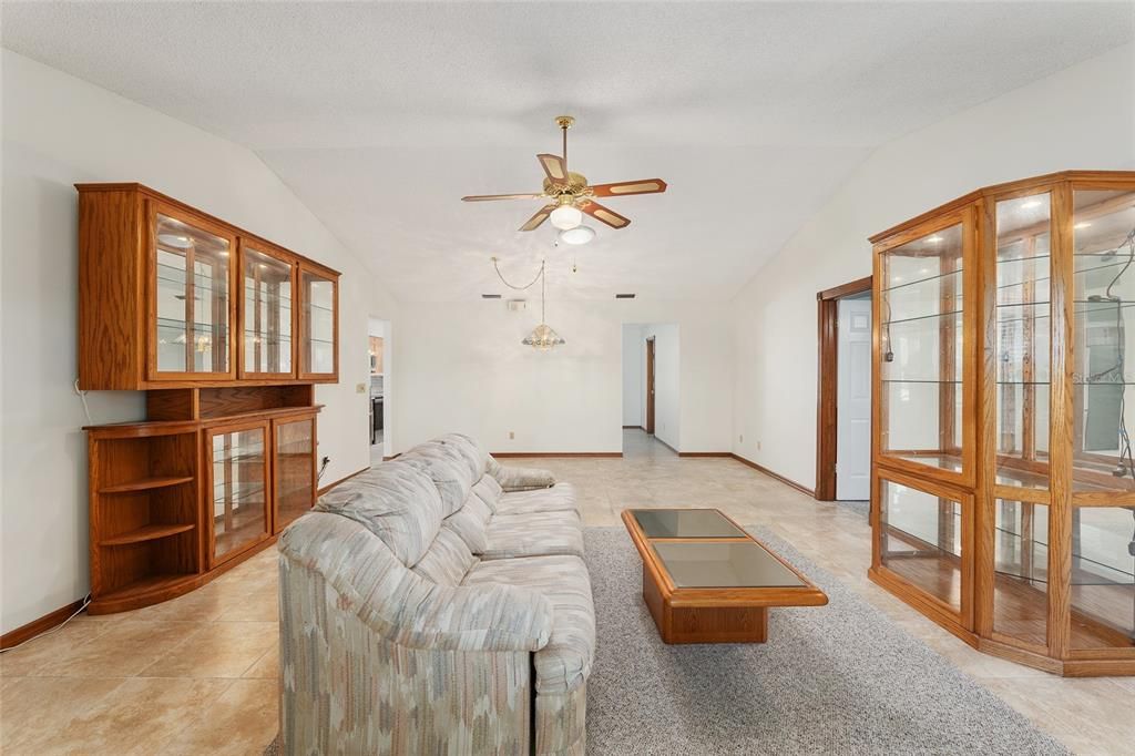 Active With Contract: $189,900 (2 beds, 2 baths, 1887 Square Feet)