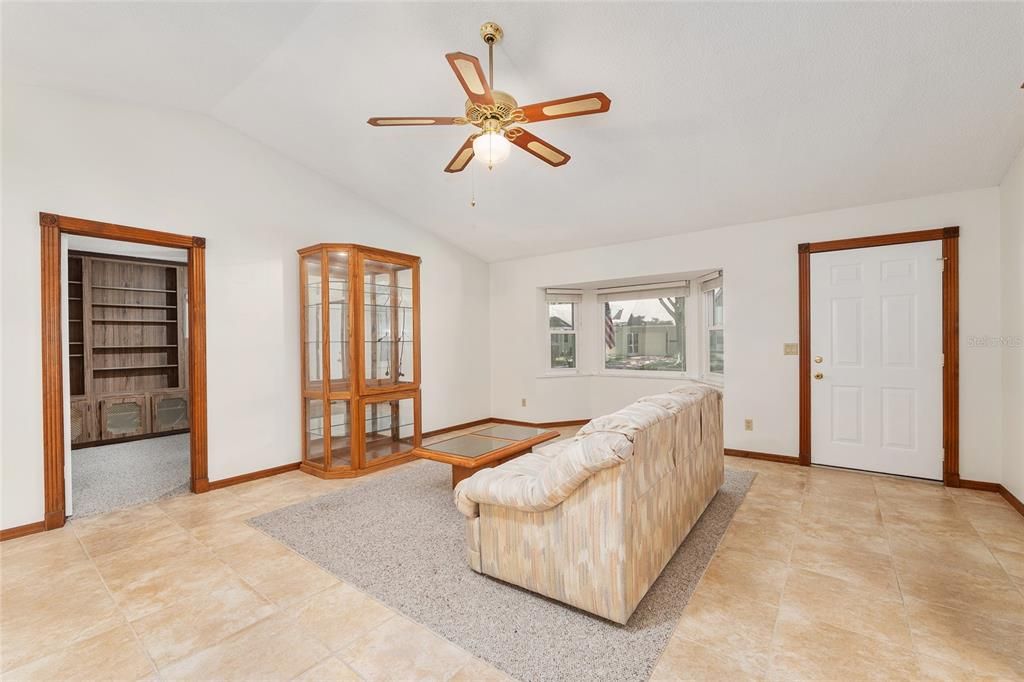 Active With Contract: $189,900 (2 beds, 2 baths, 1887 Square Feet)