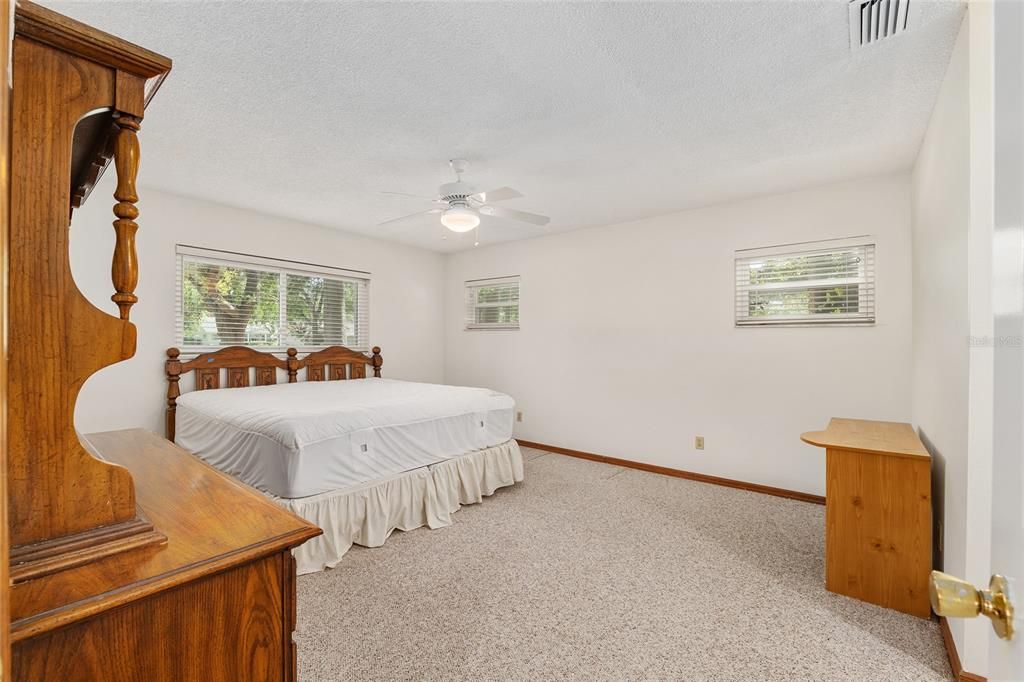 Active With Contract: $189,900 (2 beds, 2 baths, 1887 Square Feet)