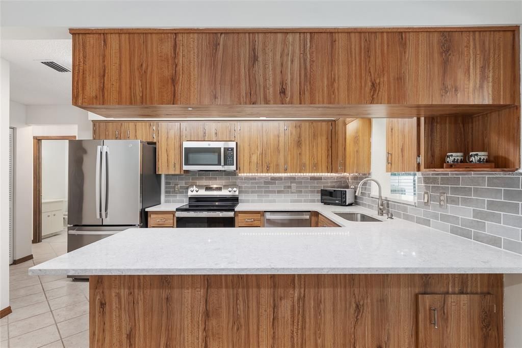 Active With Contract: $189,900 (2 beds, 2 baths, 1887 Square Feet)