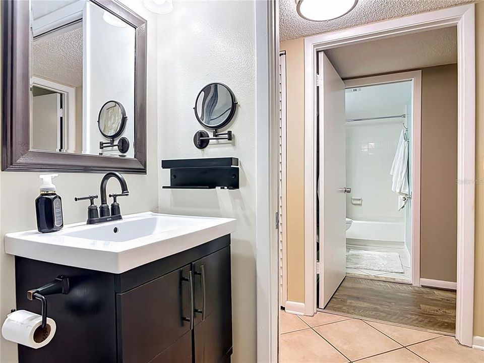 For Sale: $155,000 (2 beds, 2 baths, 897 Square Feet)