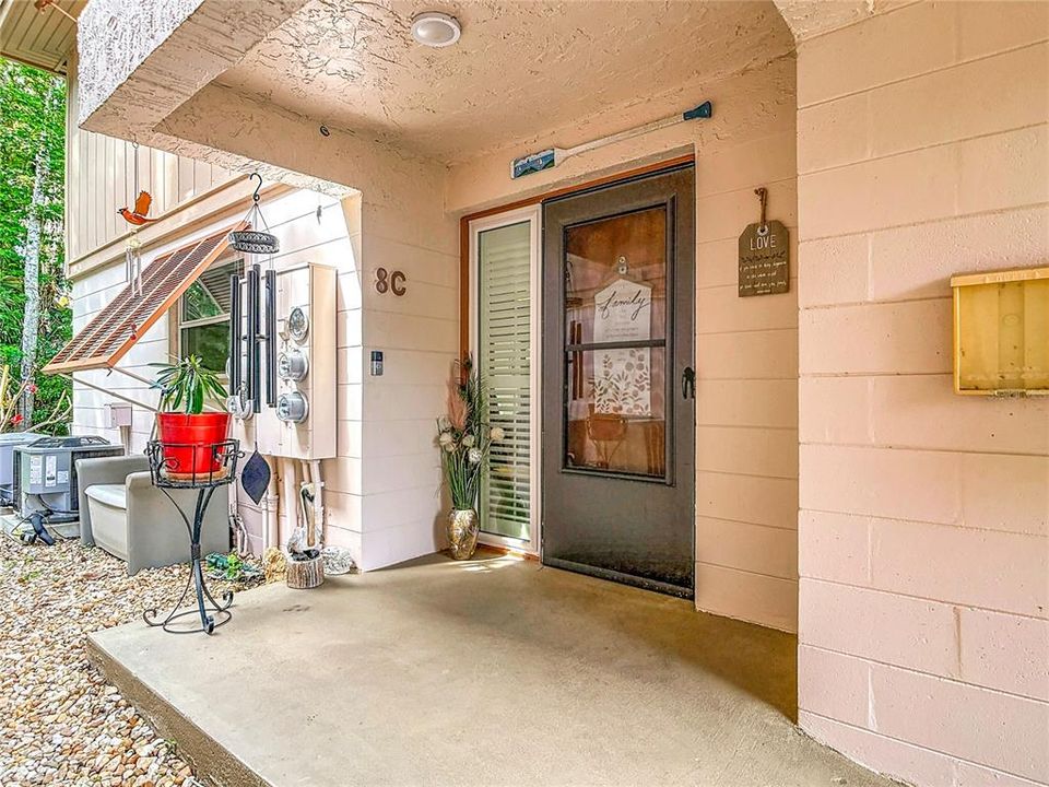 For Sale: $155,000 (2 beds, 2 baths, 897 Square Feet)