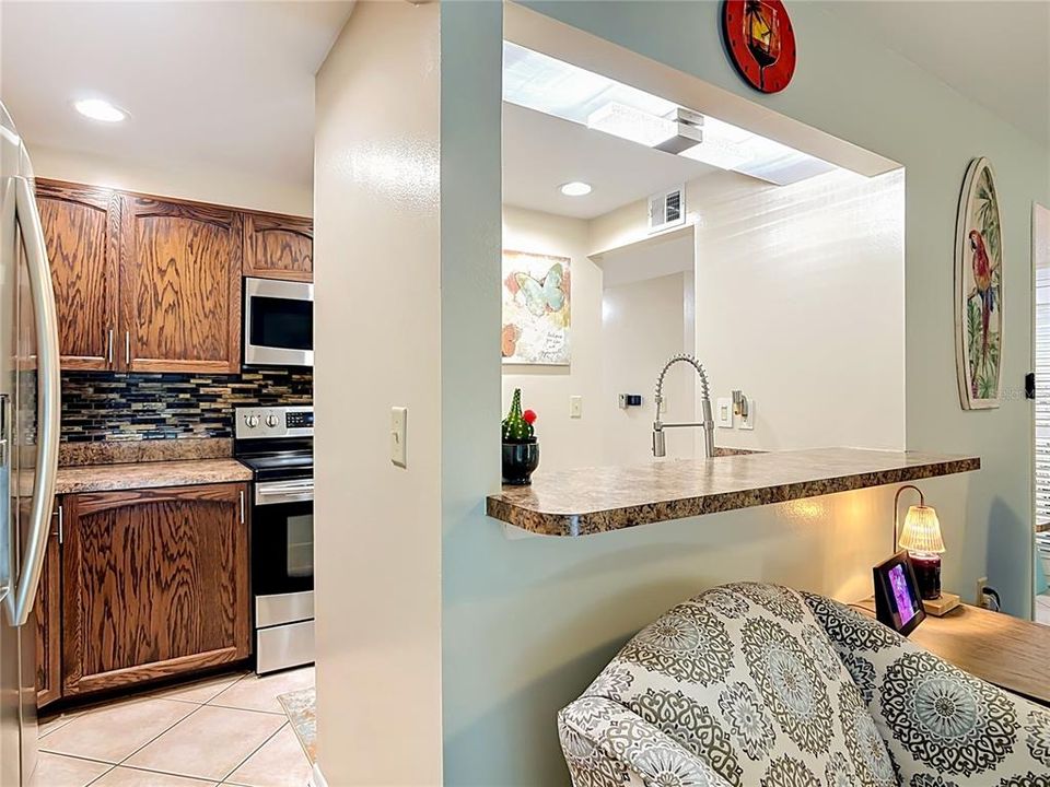 For Sale: $155,000 (2 beds, 2 baths, 897 Square Feet)