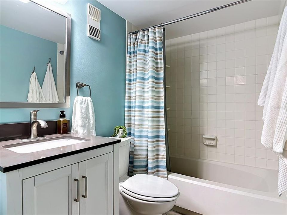 For Sale: $155,000 (2 beds, 2 baths, 897 Square Feet)