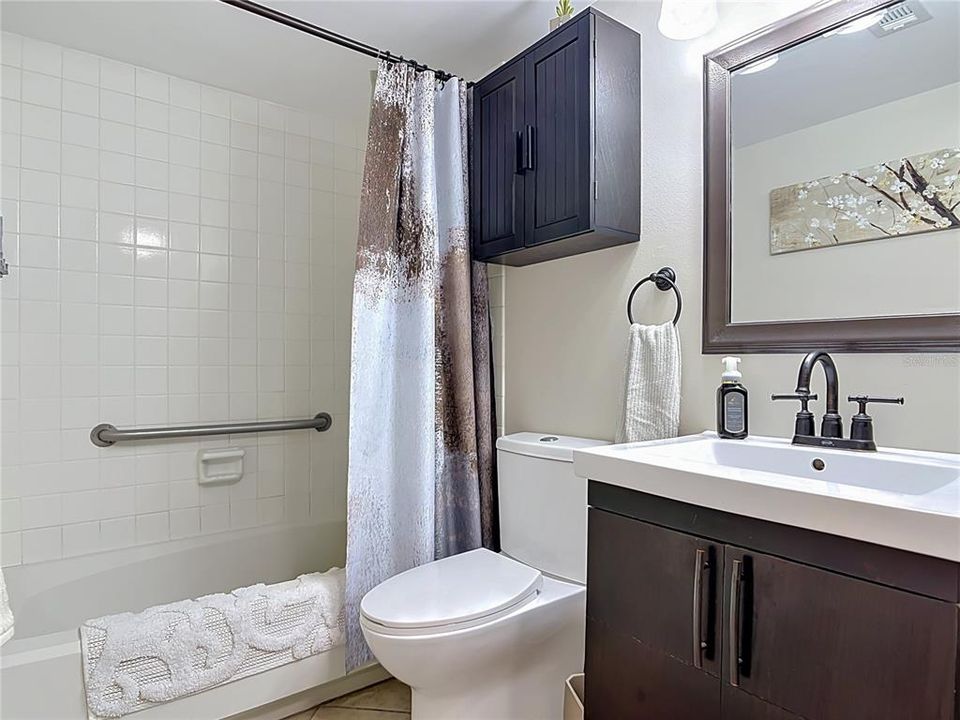 For Sale: $155,000 (2 beds, 2 baths, 897 Square Feet)