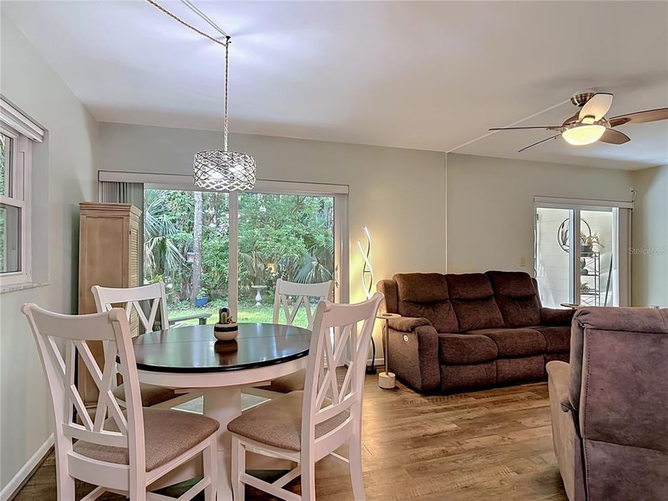 For Sale: $155,000 (2 beds, 2 baths, 897 Square Feet)