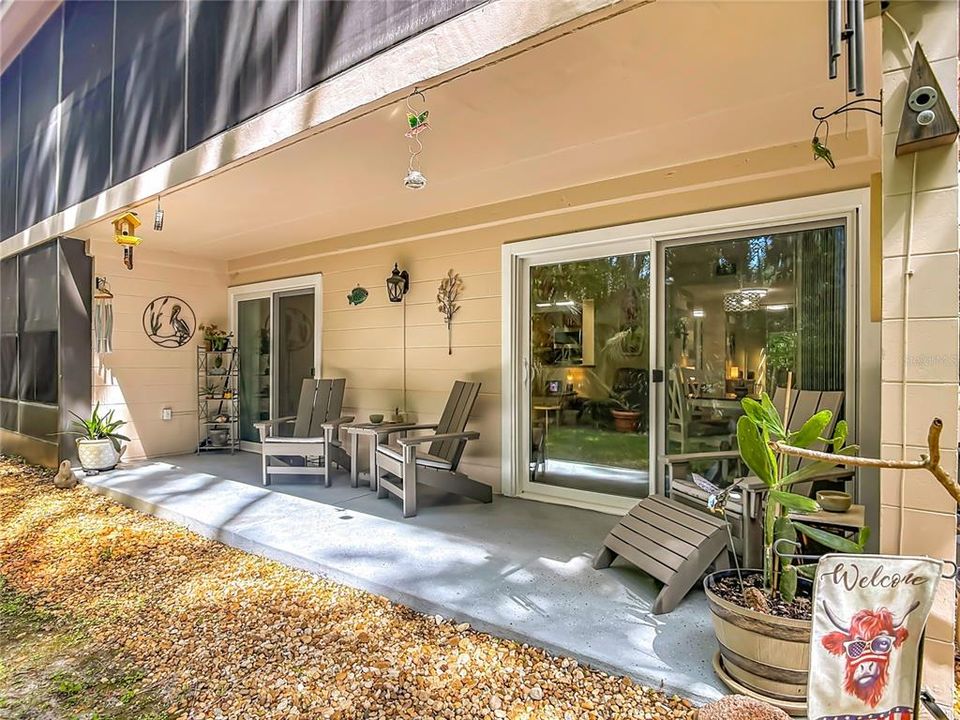 For Sale: $155,000 (2 beds, 2 baths, 897 Square Feet)