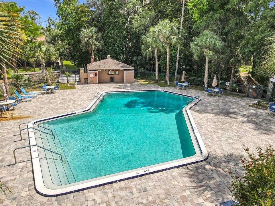 For Sale: $155,000 (2 beds, 2 baths, 897 Square Feet)