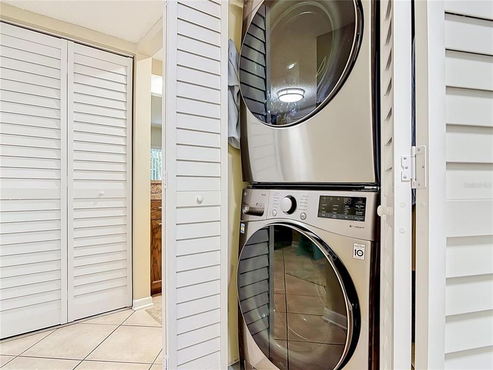 For Sale: $155,000 (2 beds, 2 baths, 897 Square Feet)