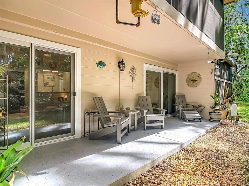 For Sale: $155,000 (2 beds, 2 baths, 897 Square Feet)
