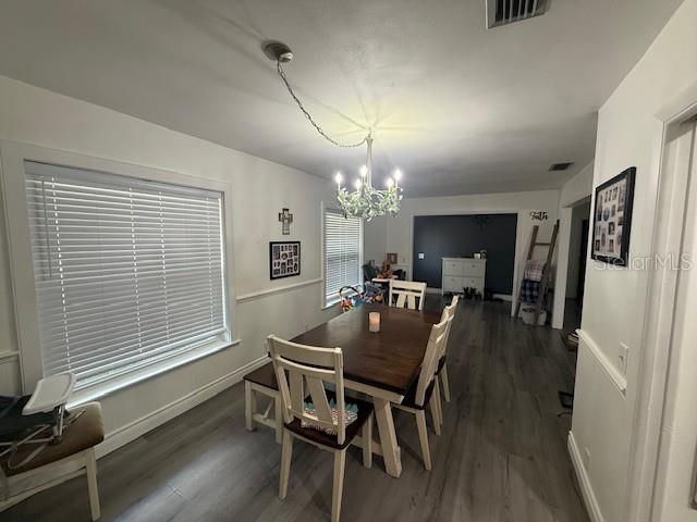En Venta: $349,000 (4 camas, 2 baños, 1701 Pies cuadrados)