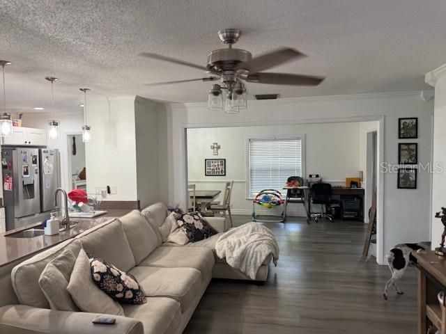 En Venta: $349,000 (4 camas, 2 baños, 1701 Pies cuadrados)
