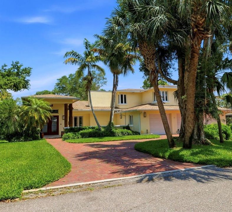 For Sale: $1,320,000 (4 beds, 4 baths, 3836 Square Feet)