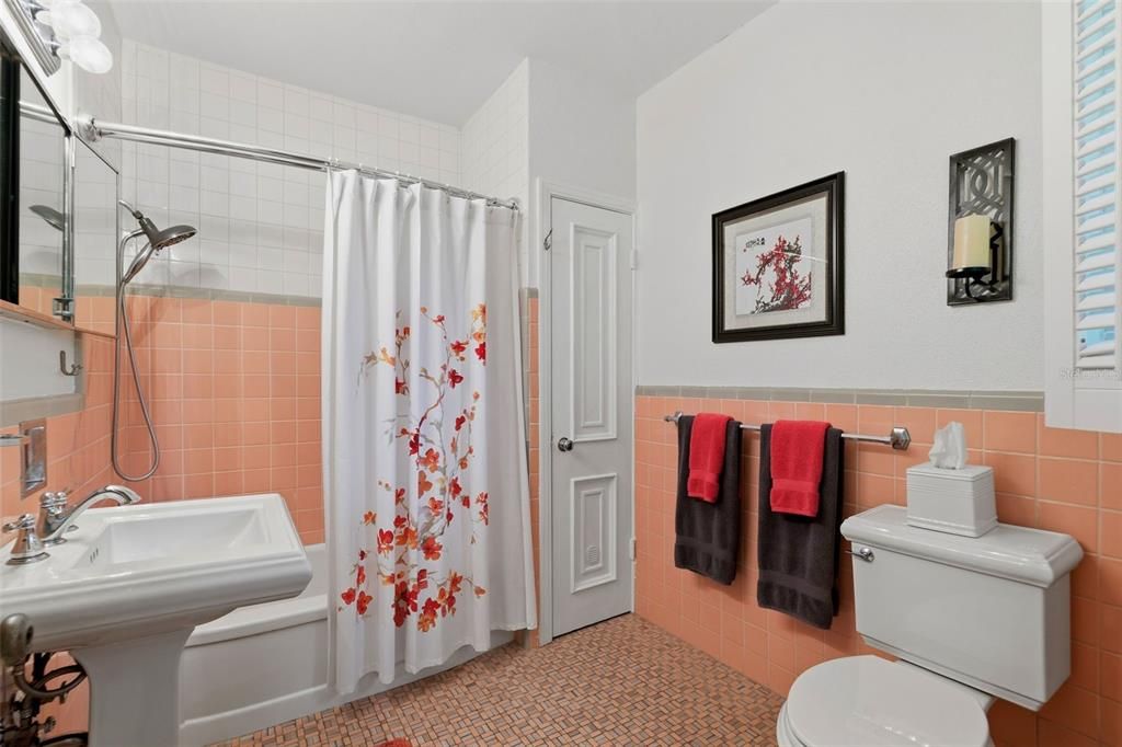 For Sale: $1,320,000 (4 beds, 4 baths, 3836 Square Feet)