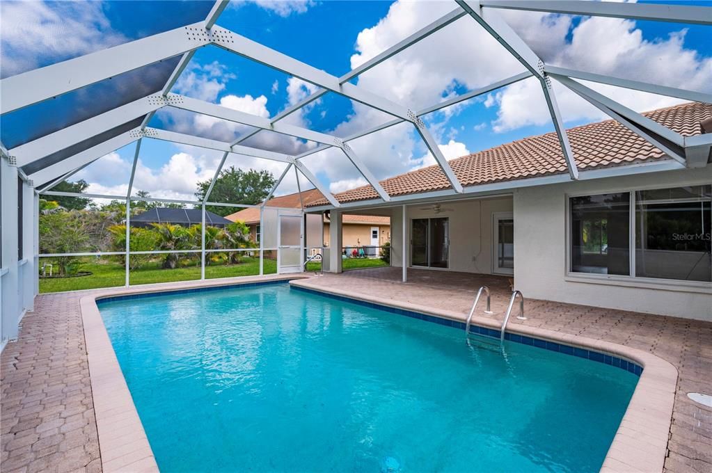 For Sale: $349,900 (3 beds, 2 baths, 1884 Square Feet)