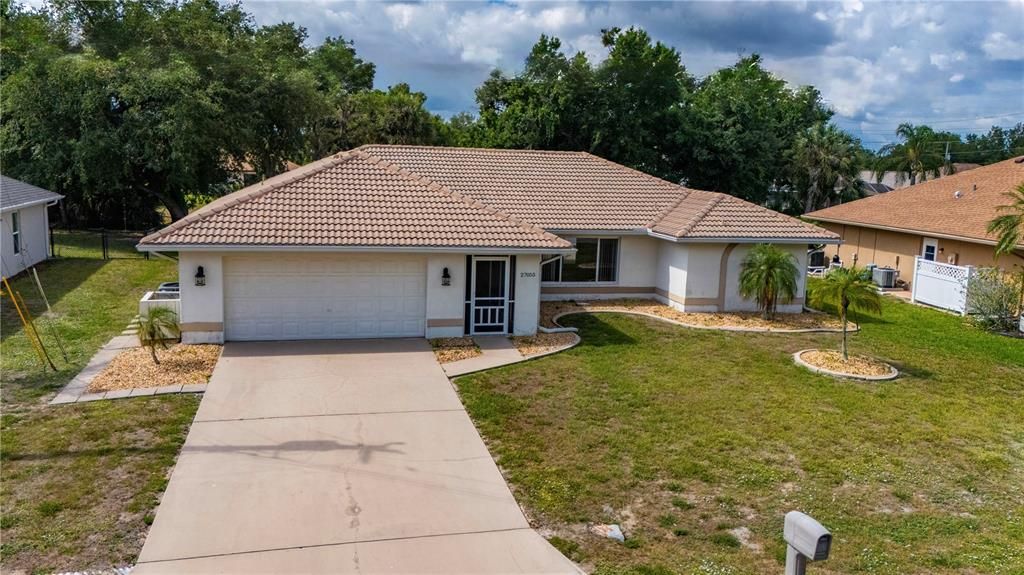 For Sale: $349,900 (3 beds, 2 baths, 1884 Square Feet)