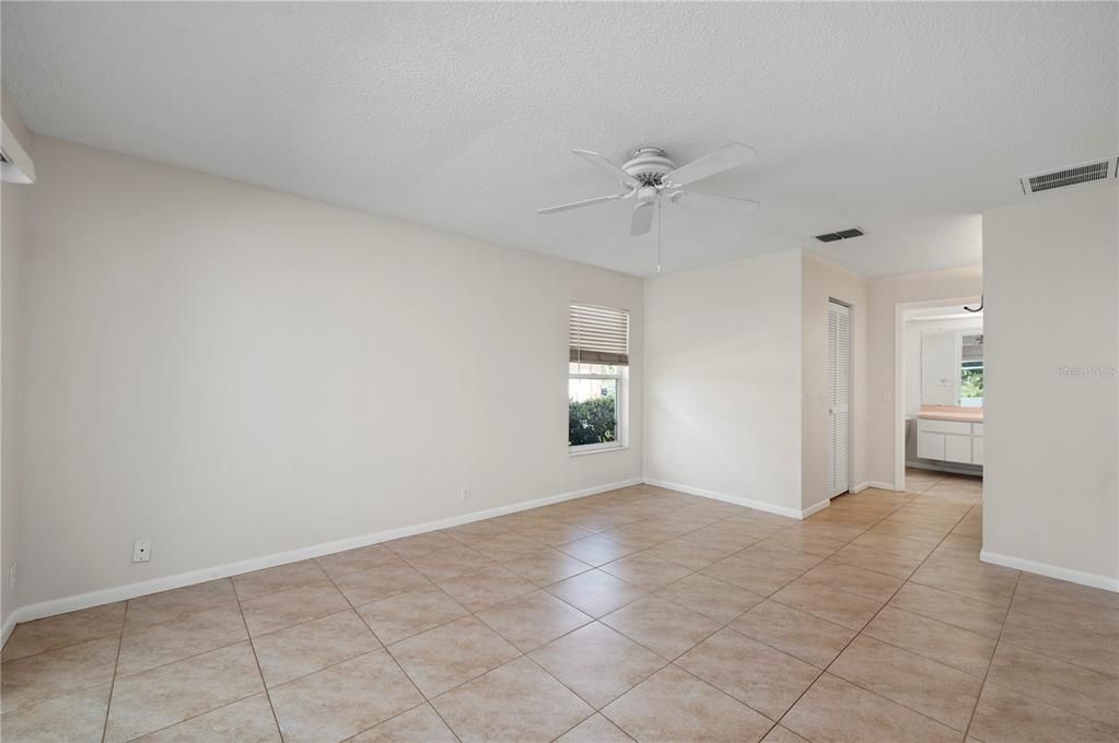 For Sale: $349,900 (3 beds, 2 baths, 1884 Square Feet)