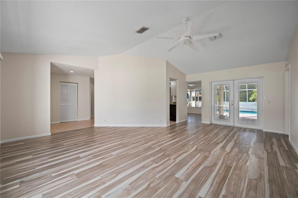For Sale: $349,900 (3 beds, 2 baths, 1884 Square Feet)