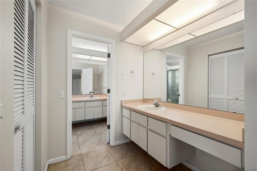 For Sale: $349,900 (3 beds, 2 baths, 1884 Square Feet)
