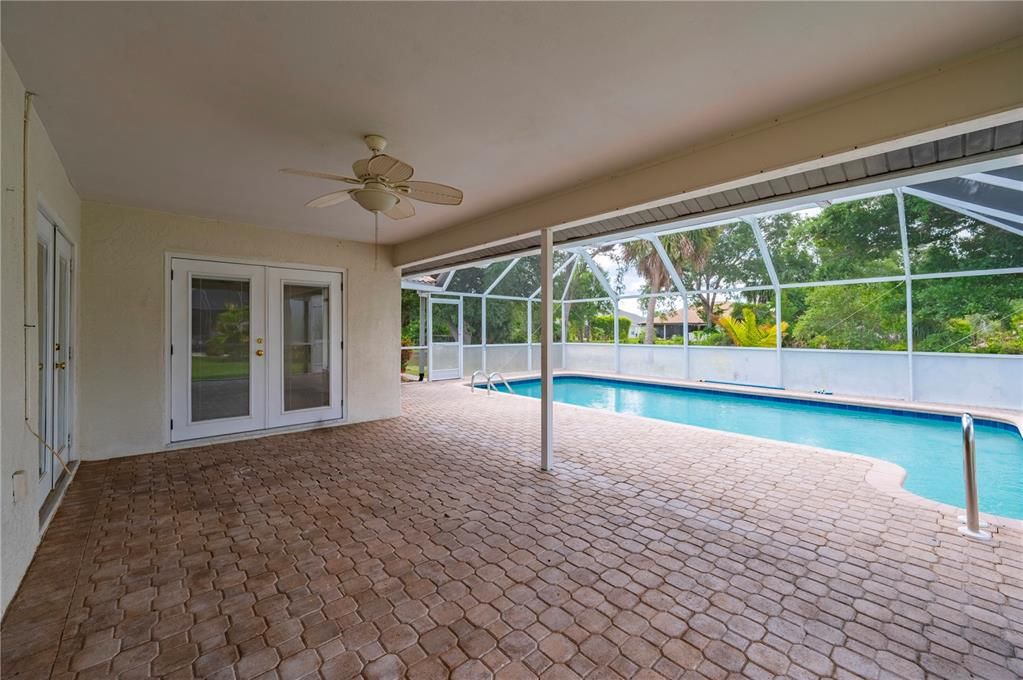 For Sale: $349,900 (3 beds, 2 baths, 1884 Square Feet)