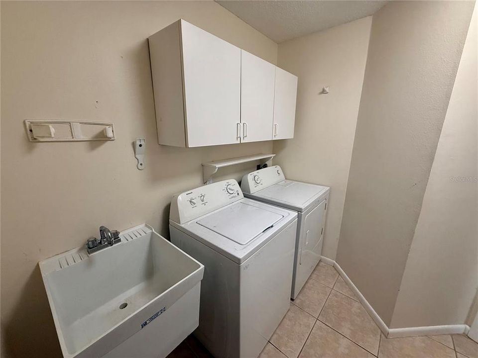 For Sale: $349,900 (3 beds, 2 baths, 1884 Square Feet)