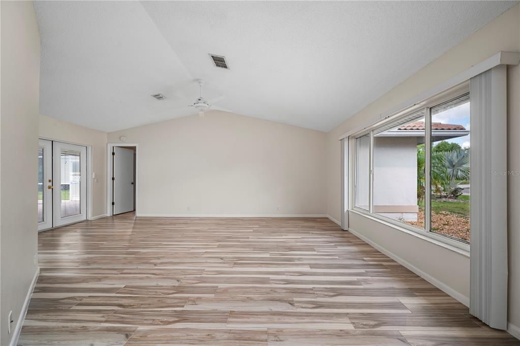 For Sale: $349,900 (3 beds, 2 baths, 1884 Square Feet)