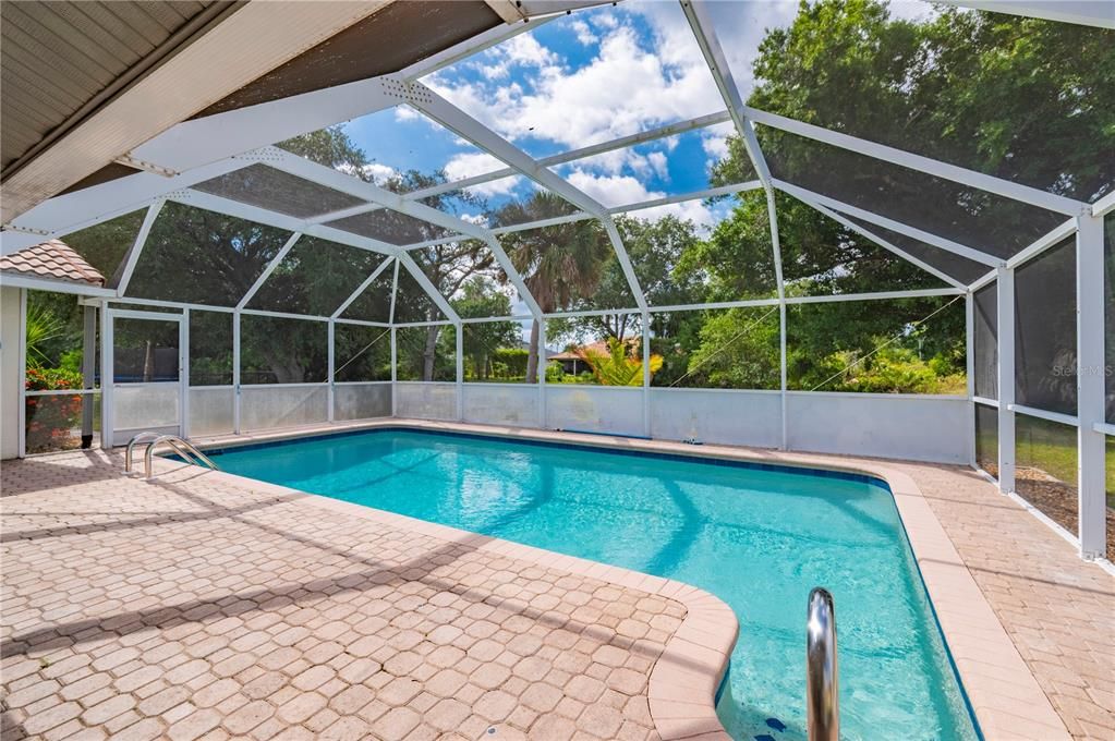 For Sale: $349,900 (3 beds, 2 baths, 1884 Square Feet)