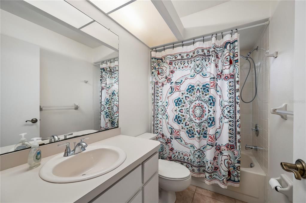 For Sale: $349,900 (3 beds, 2 baths, 1884 Square Feet)