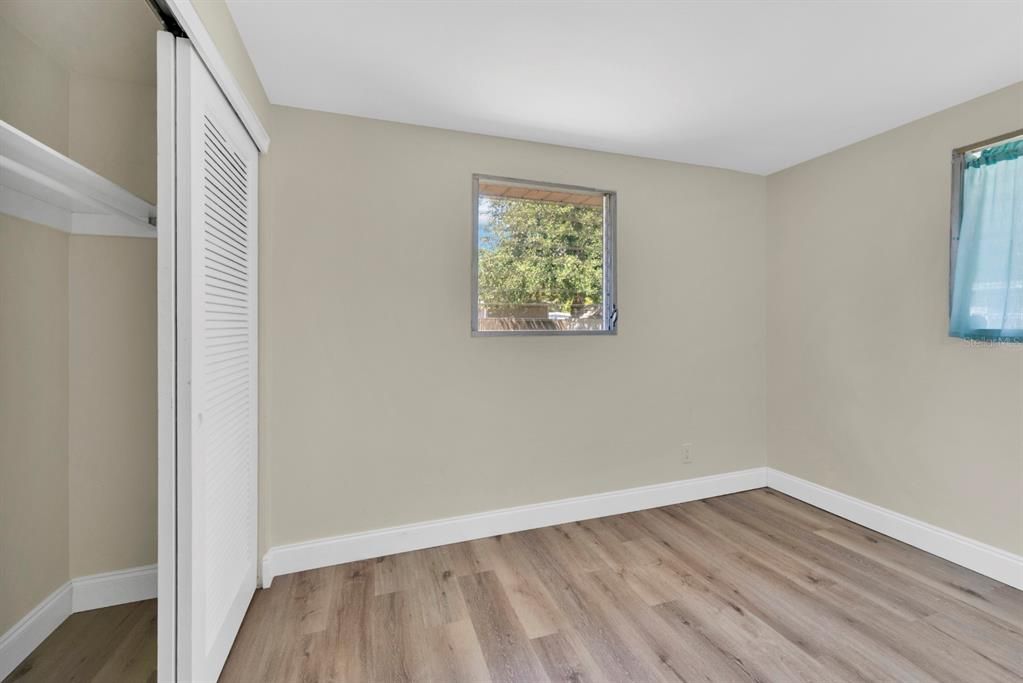 Active With Contract: $272,000 (2 beds, 1 baths, 781 Square Feet)