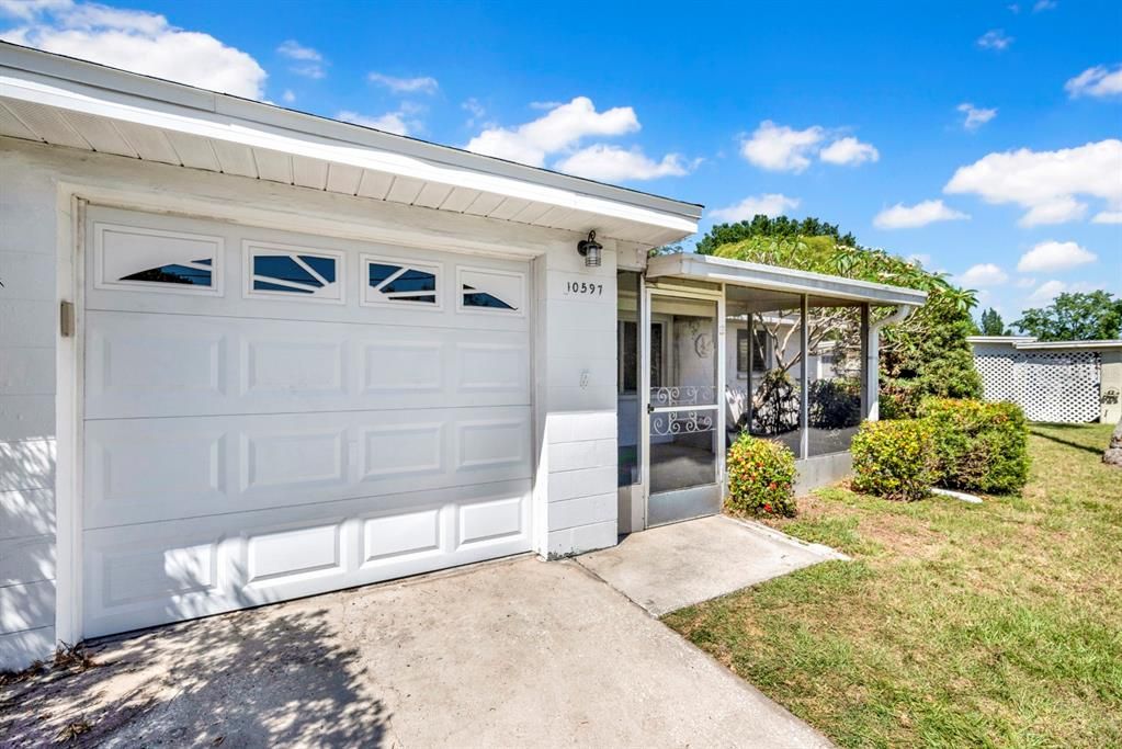 Active With Contract: $272,000 (2 beds, 1 baths, 781 Square Feet)