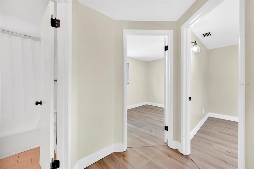 Active With Contract: $272,000 (2 beds, 1 baths, 781 Square Feet)