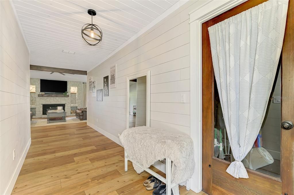 На продажу: $995,900 (4 спален, 2 ванн, 2301 Квадратных фут)