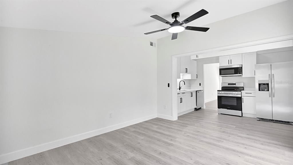 На продажу: $239,900 (2 спален, 1 ванн, 912 Квадратных фут)
